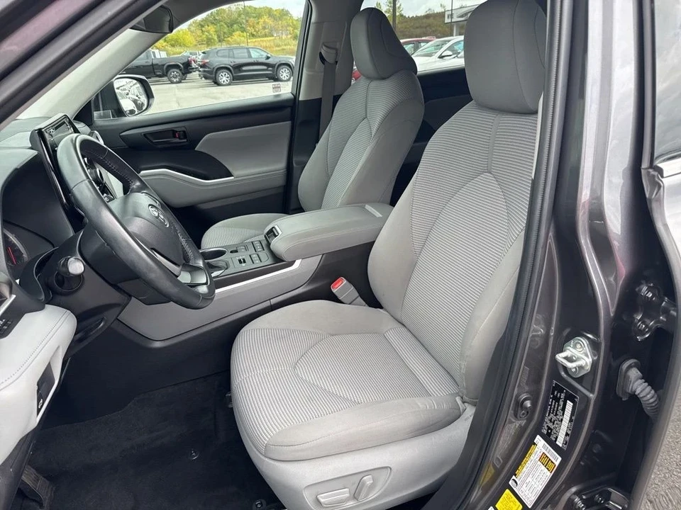 2022 Toyota Highlander - Image 11 of 12