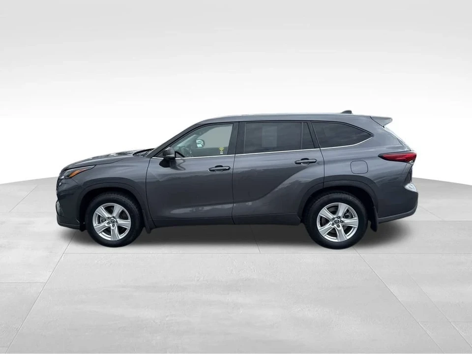2022 Toyota Highlander - Image 2 of 12
