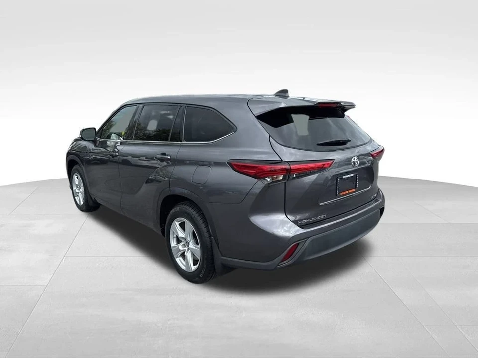 2022 Toyota Highlander - Image 3 of 12