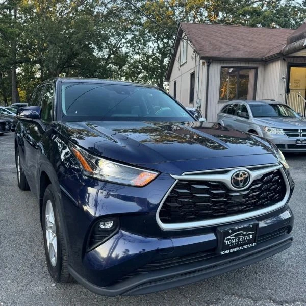 2022 Toyota Highlander - Image 8 of 12
