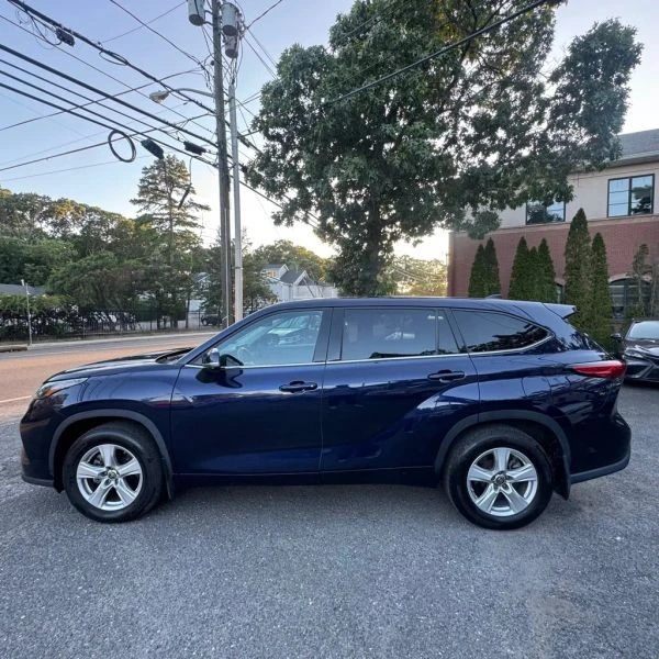 2022 Toyota Highlander - Image 3 of 12