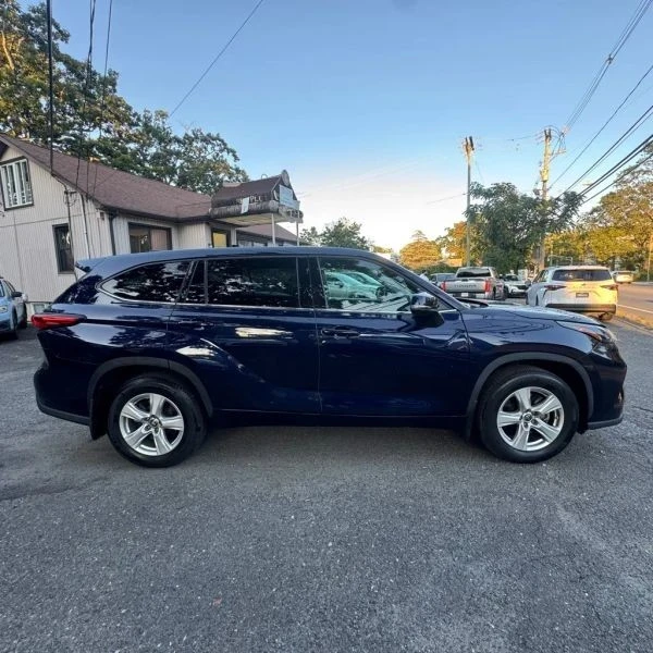2022 Toyota Highlander - Image 7 of 12