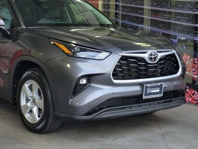 2022 Toyota Highlander - Image 2 of 12