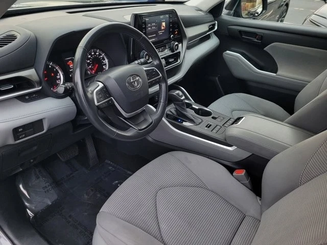2022 Toyota Highlander - Image 8 of 12