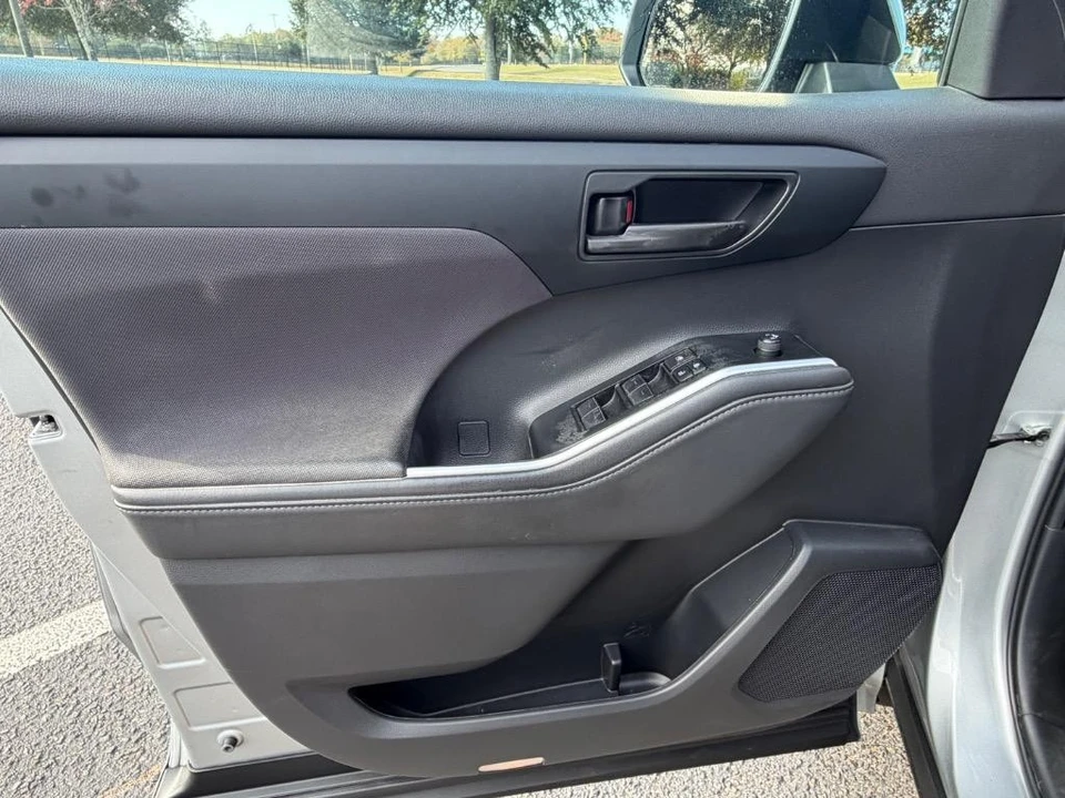 2022 Toyota Highlander - Image 5 of 21