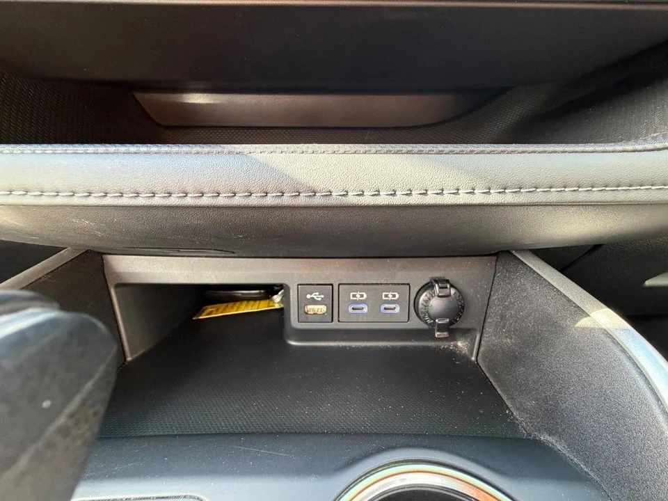 2022 Toyota Highlander - Image 16 of 21