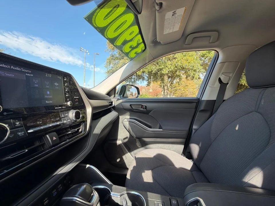 2022 Toyota Highlander - Image 18 of 21