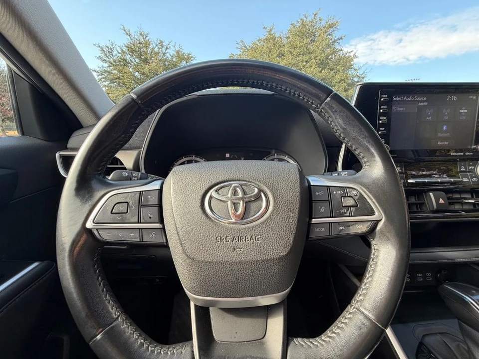 2022 Toyota Highlander - Image 12 of 21