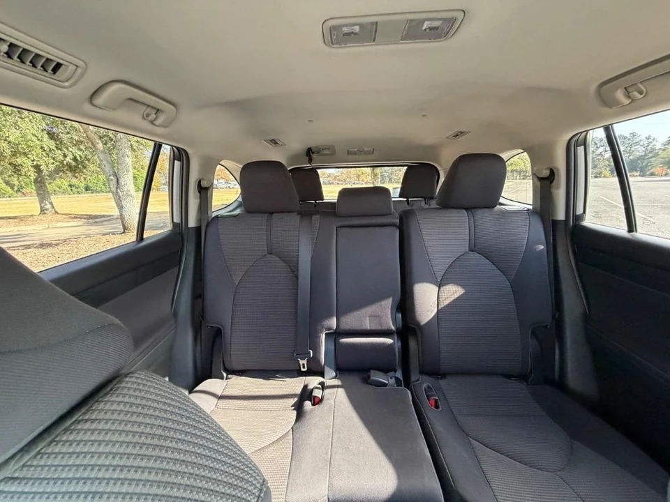 2022 Toyota Highlander - Image 19 of 21