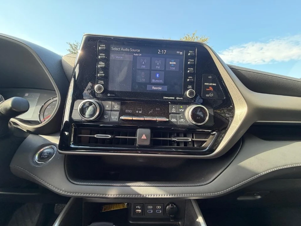 2022 Toyota Highlander - Image 15 of 21