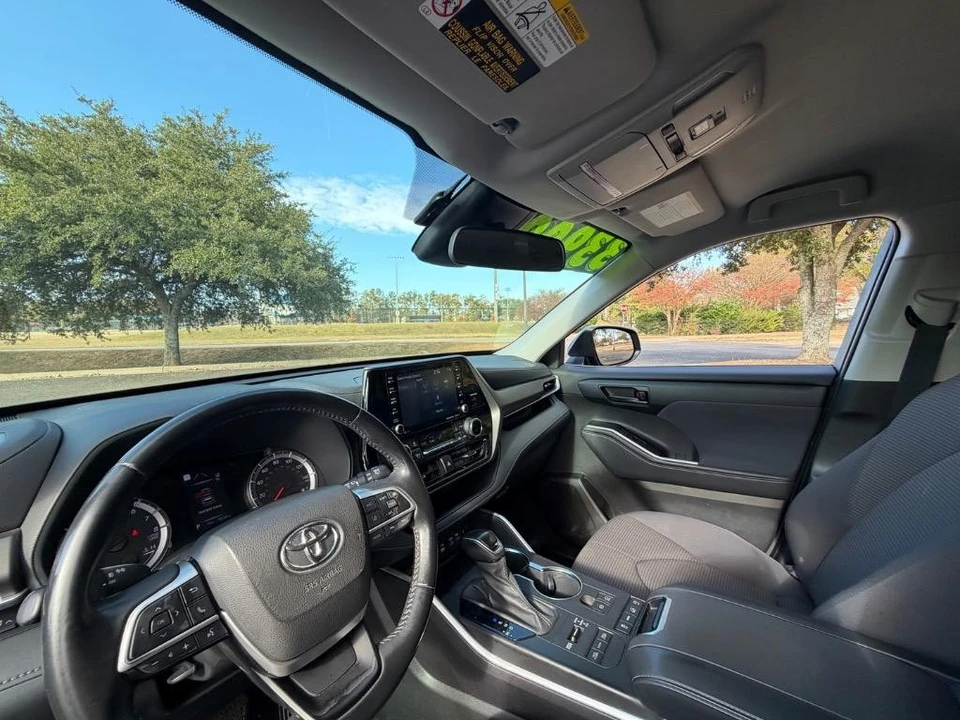 2022 Toyota Highlander - Image 7 of 21