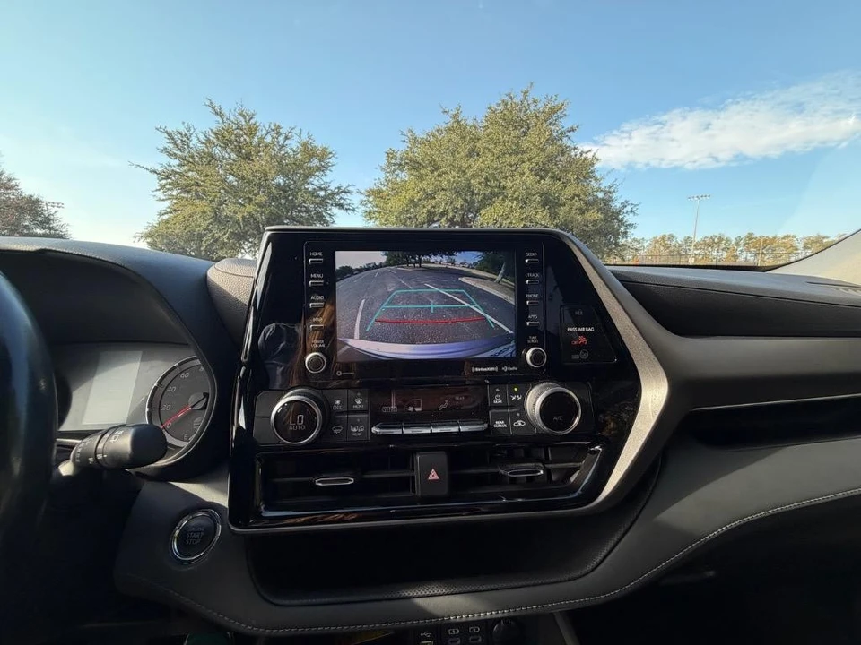 2022 Toyota Highlander - Image 14 of 21