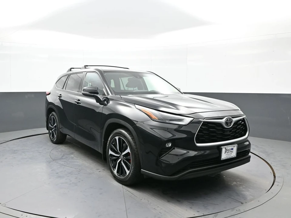 2022 Toyota Highlander - Image 3 of 12