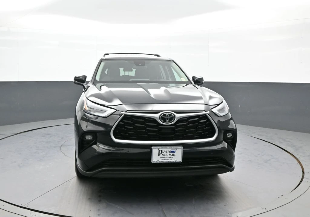 2022 Toyota Highlander - Image 2 of 12