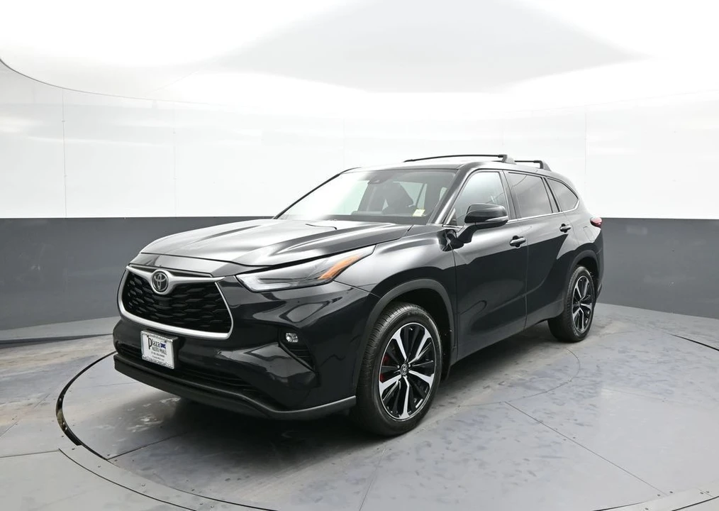 2022 Toyota Highlander - Image 10 of 12