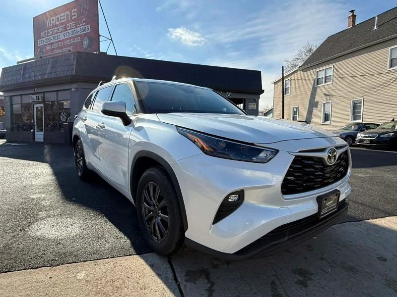 2022 Toyota Highlander - Image 5 of 12