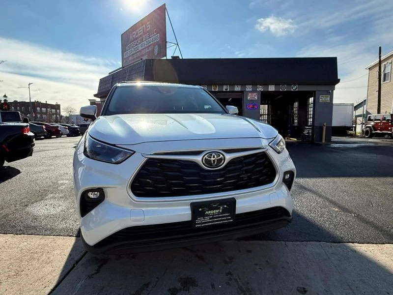 2022 Toyota Highlander - Image 9 of 12