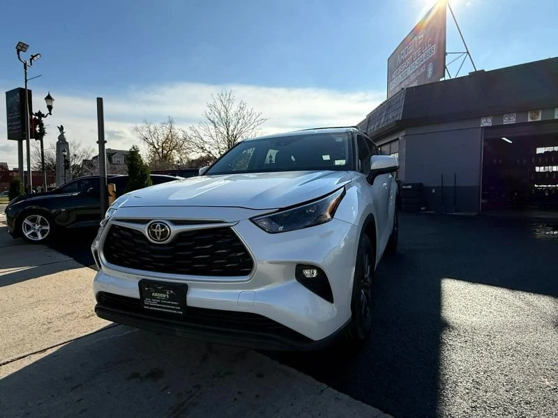2022 Toyota Highlander - Image 3 of 12