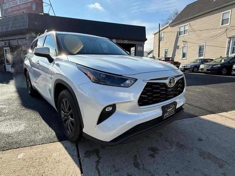 2022 Toyota Highlander - Image 7 of 12