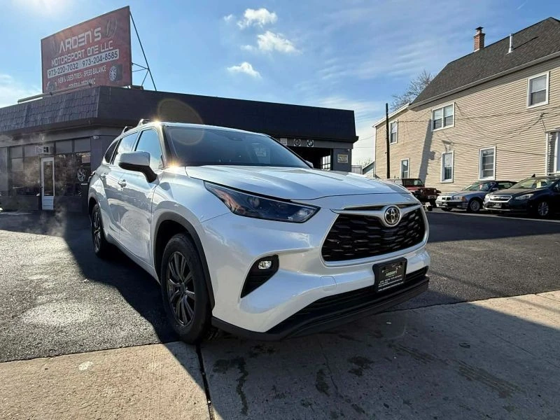 2022 Toyota Highlander - Image 6 of 12