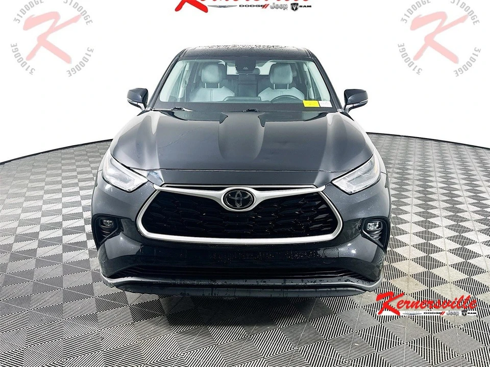 2022 Toyota Highlander - Image 2 of 21