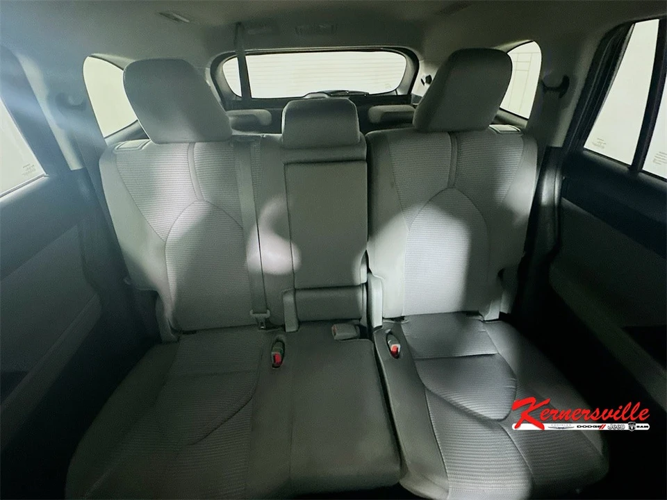 2022 Toyota Highlander - Image 12 of 21
