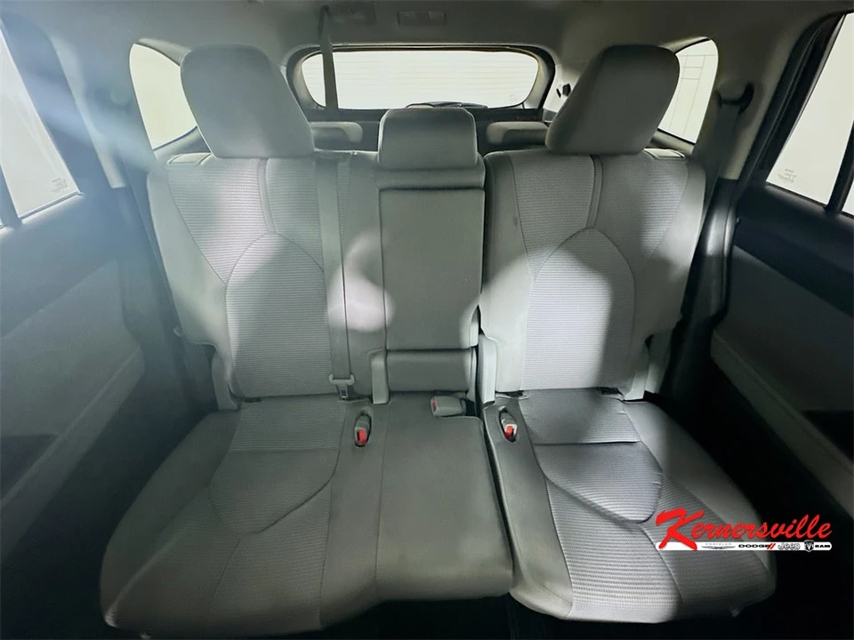 2022 Toyota Highlander - Image 13 of 21