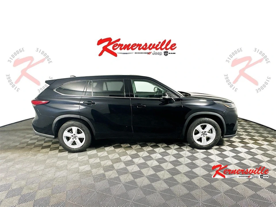 2022 Toyota Highlander - Image 8 of 21