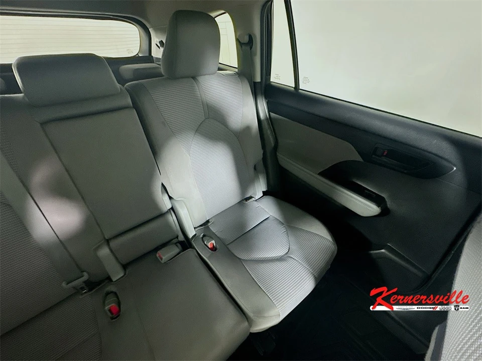 2022 Toyota Highlander - Image 14 of 21