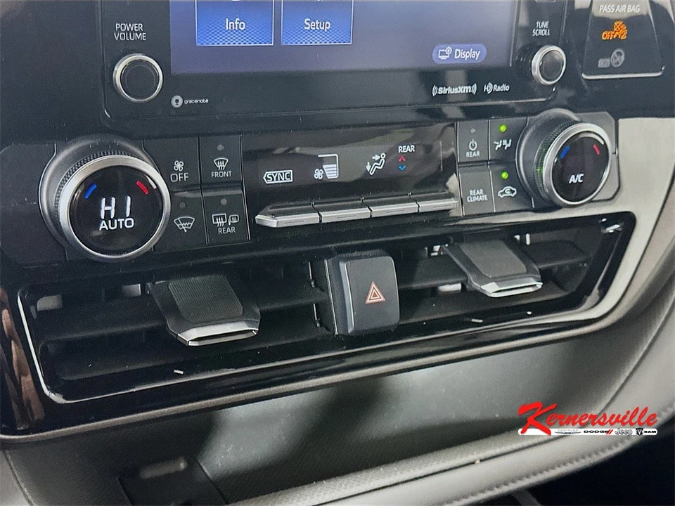 2022 Toyota Highlander - Image 18 of 21