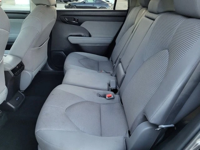 2022 Toyota Highlander - Image 11 of 12