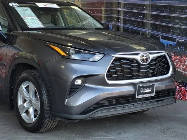 2022 Toyota Highlander - Image 2 of 12