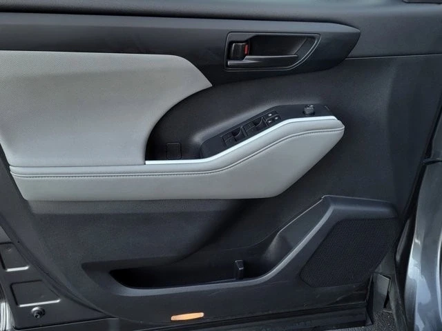 2022 Toyota Highlander - Image 9 of 12