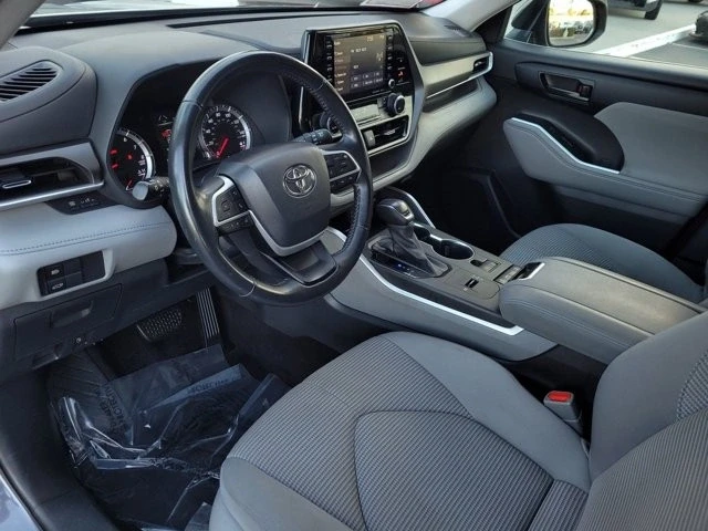 2022 Toyota Highlander - Image 8 of 12