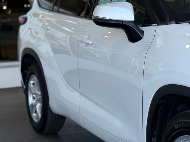 2022 Toyota Highlander - Image 11 of 12