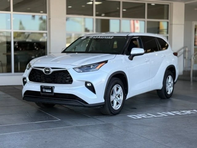 2022 Toyota Highlander - Image 2 of 12