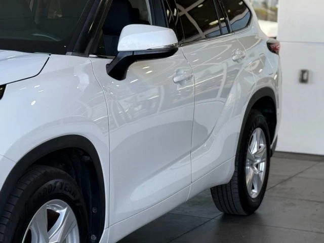 2022 Toyota Highlander - Image 8 of 12