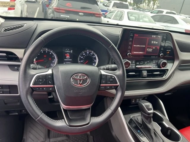 2022 Toyota Highlander - Image 7 of 10