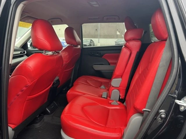 2022 Toyota Highlander - Image 9 of 10