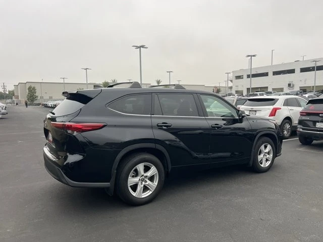 2022 Toyota Highlander - Image 4 of 10