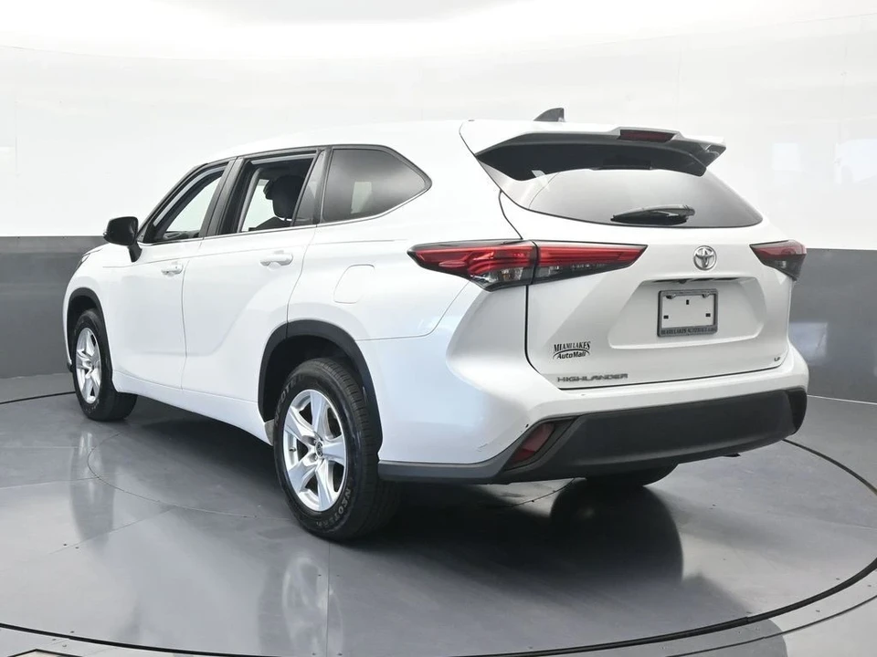 2022 Toyota Highlander - Image 4 of 12
