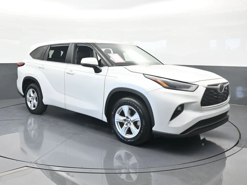 2022 Toyota Highlander - Image 8 of 12