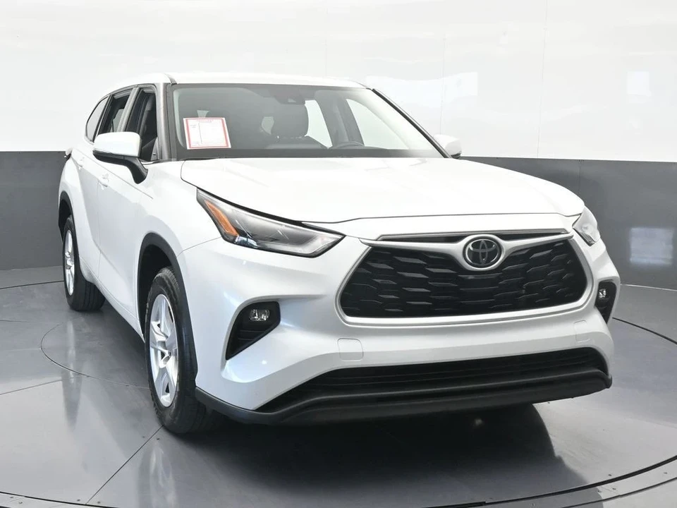 2022 Toyota Highlander - Image 9 of 12