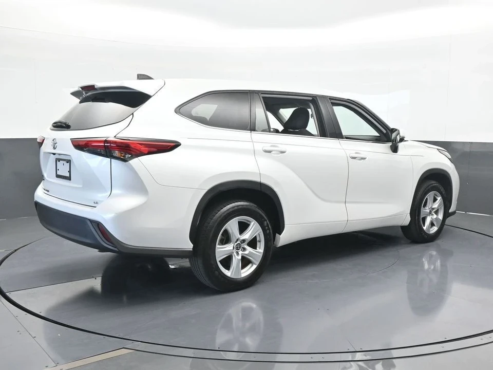 2022 Toyota Highlander - Image 6 of 12