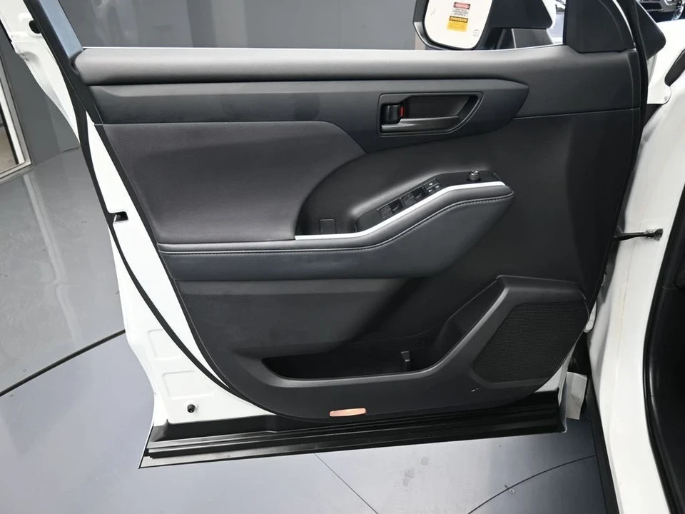 2022 Toyota Highlander - Image 12 of 12