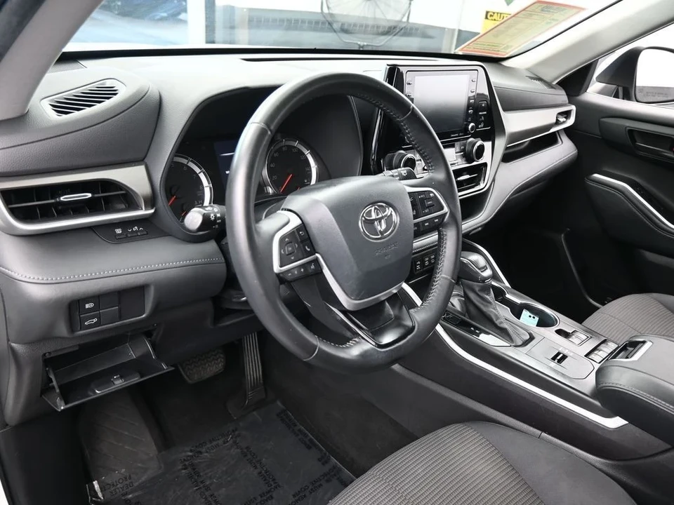 2022 Toyota Highlander - Image 10 of 12