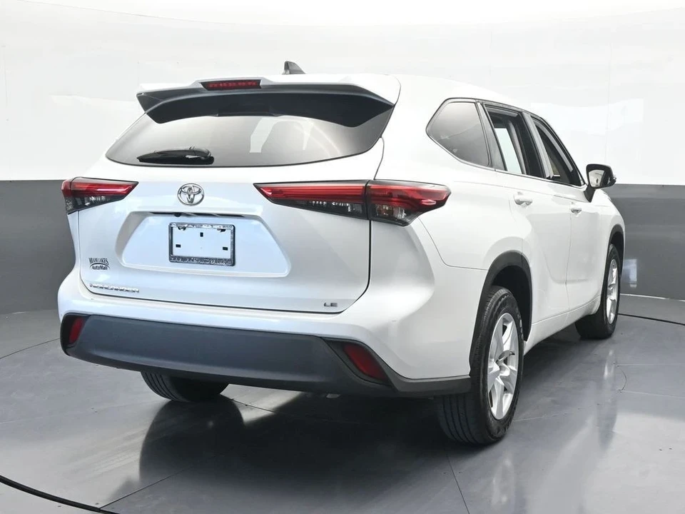 2022 Toyota Highlander - Image 5 of 12