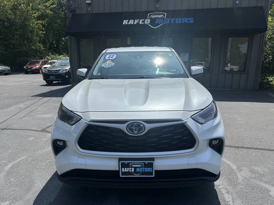 2022 Toyota Highlander - Image 2 of 21