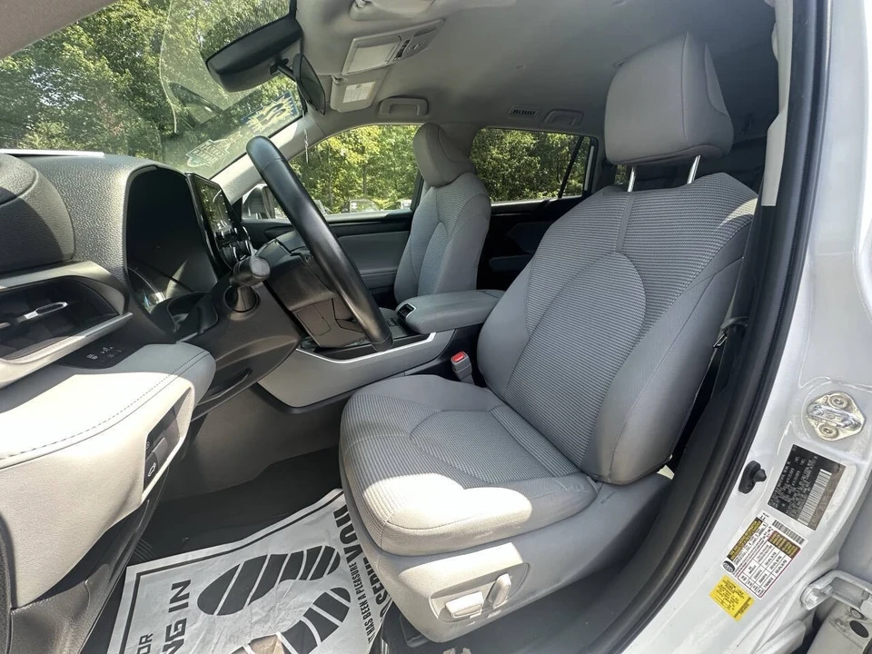 2022 Toyota Highlander - Image 12 of 21