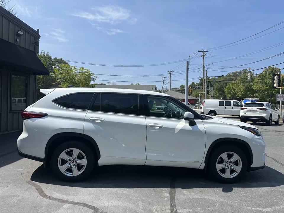 2022 Toyota Highlander - Image 8 of 21
